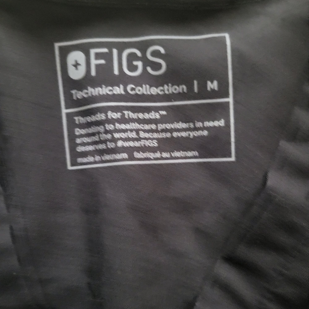 FIGS black casma top